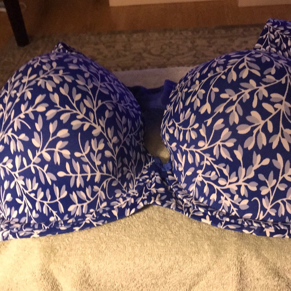 48 C underwire bra, lightly padded